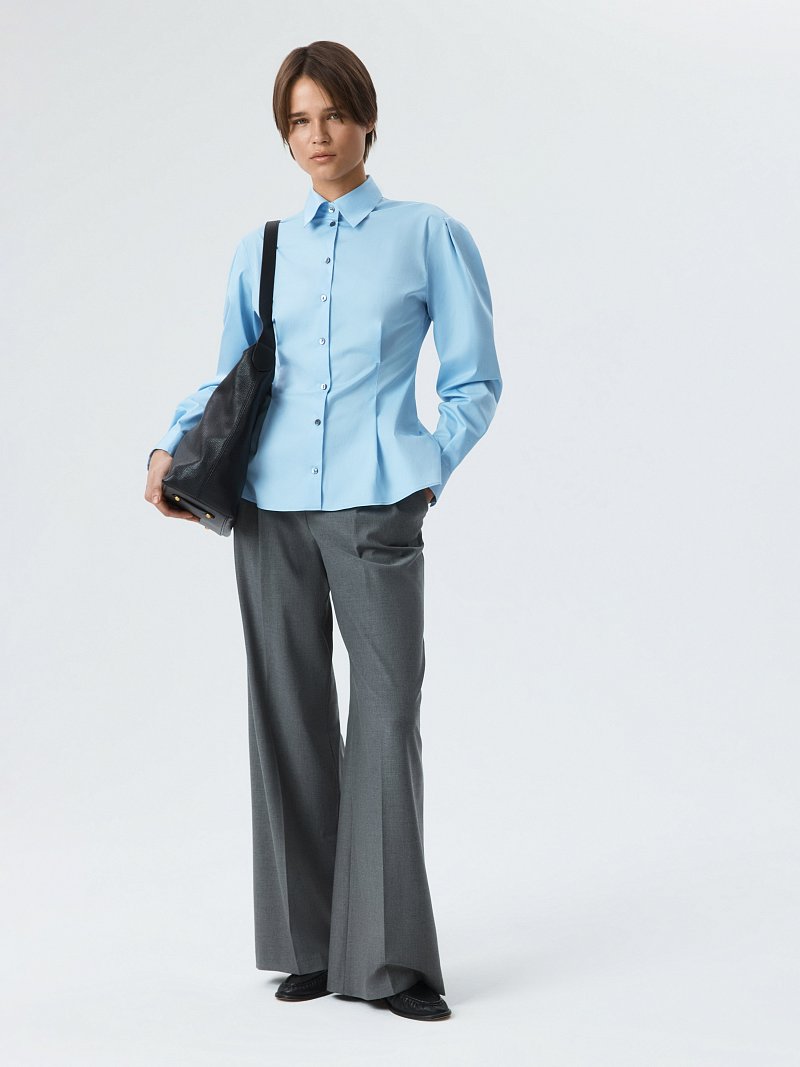 Приталенная блуза с защипами