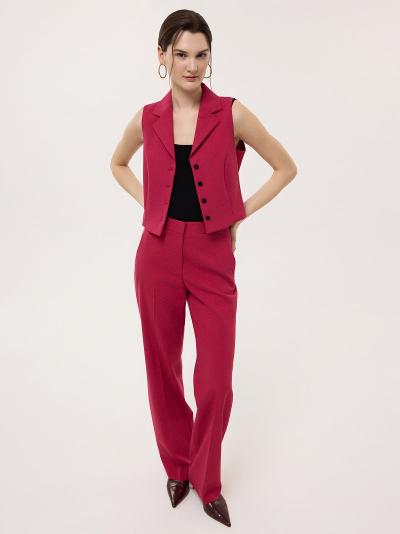 Укороченный приталенный жилет