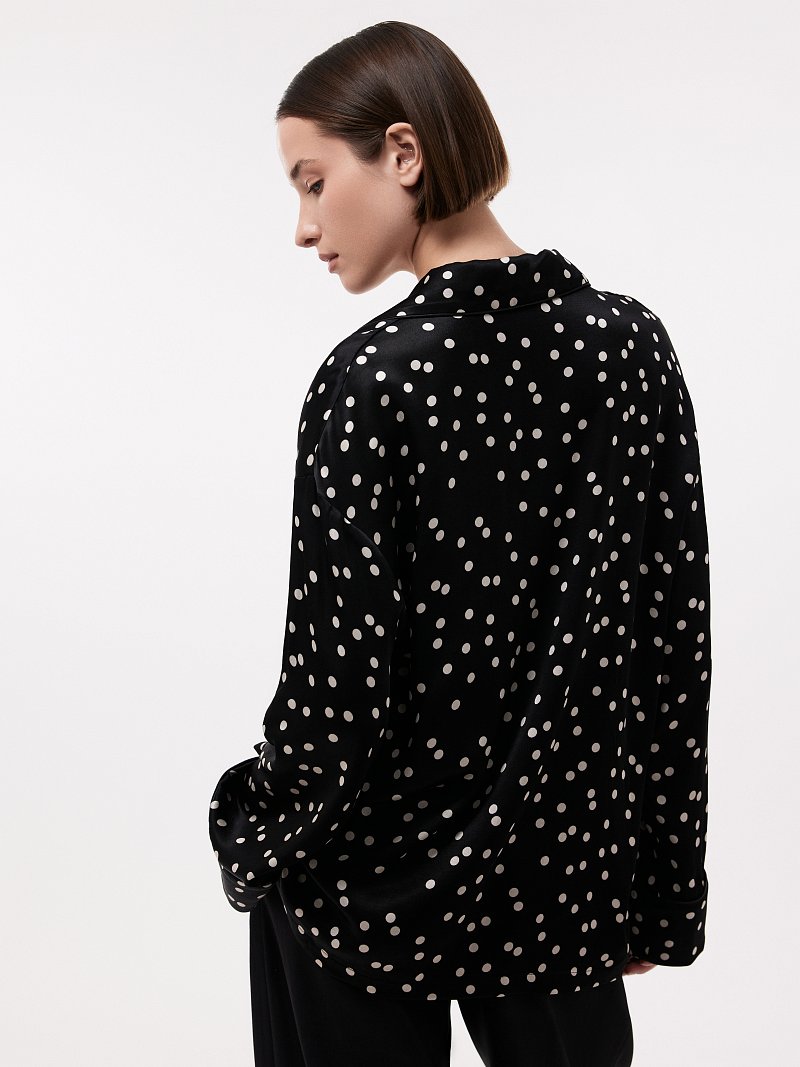 Атласная блуза в пижамном стиле