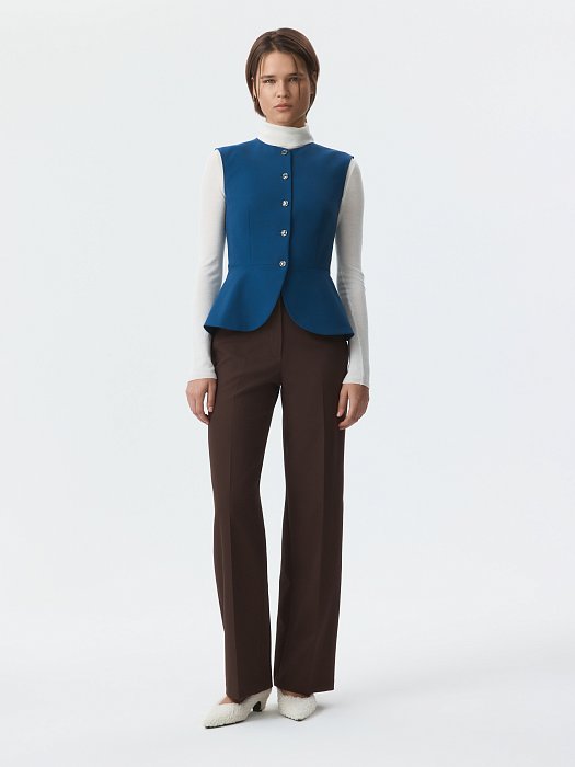 Приталенный жилет с баской: фото №2