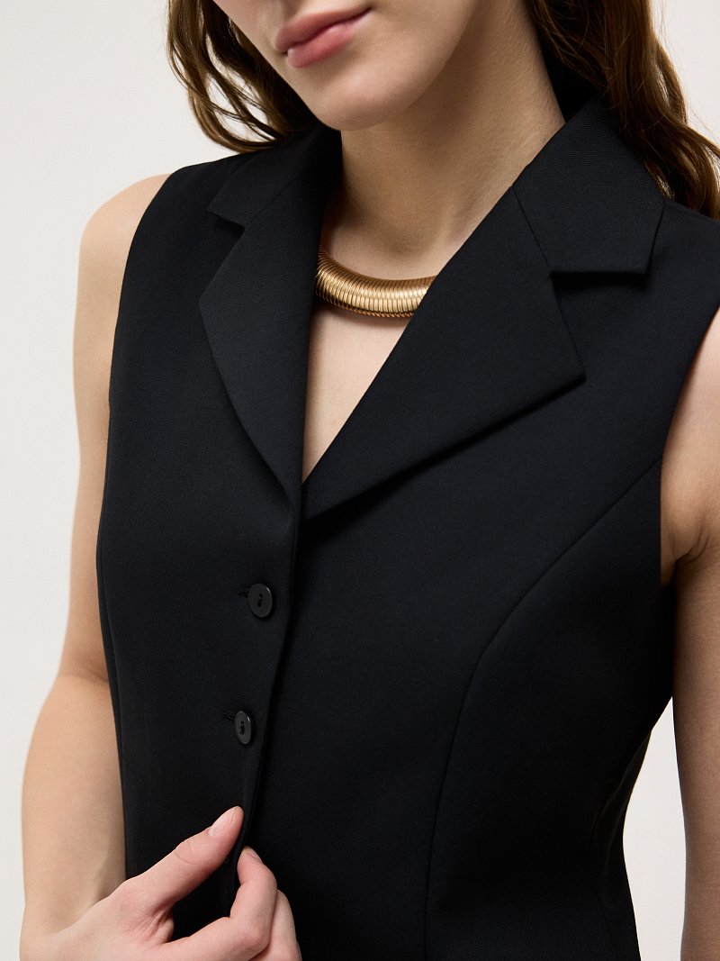 Укороченный приталенный жилет