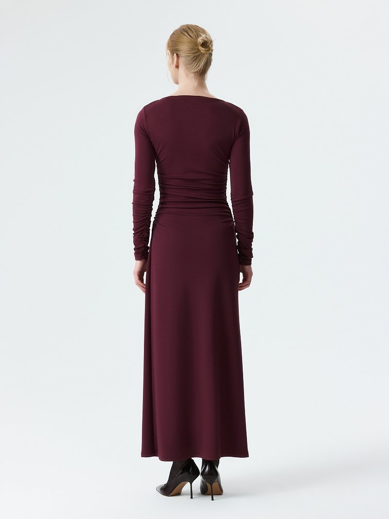 Трикотажное платье с драпировками