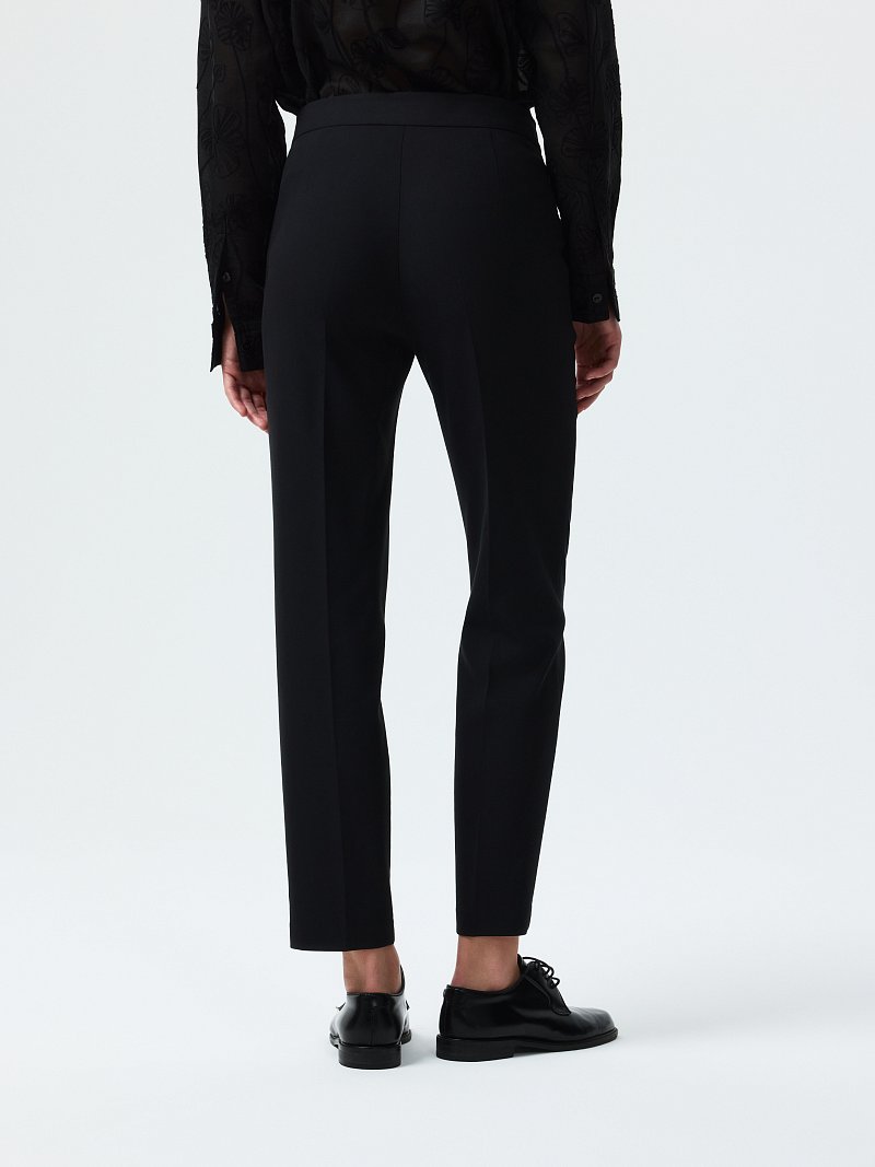 Зауженные брюки со стрелками