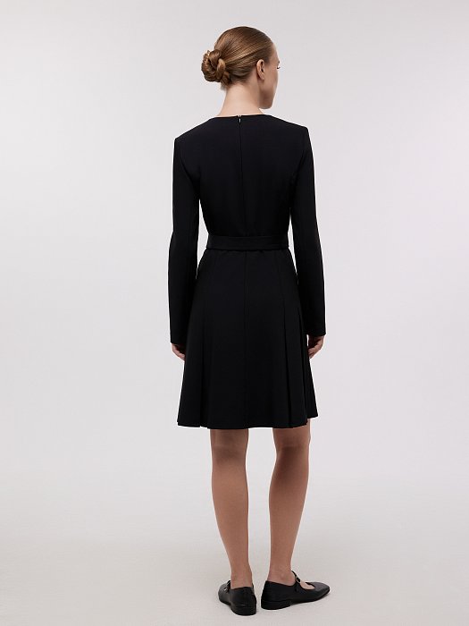 Расклешенное платье с поясом: фото №4
