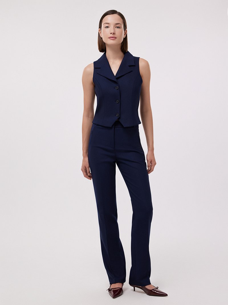 Костюмный жилет с лацканами