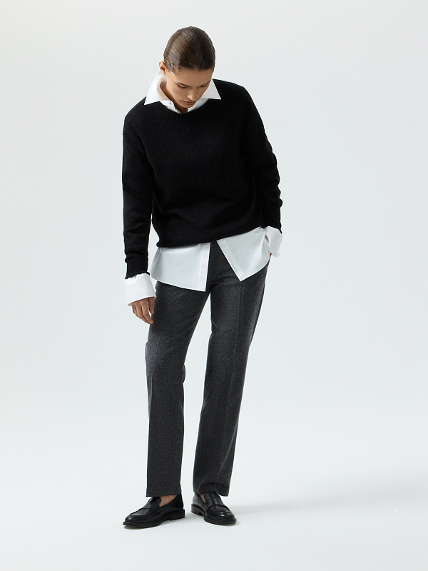 Зауженные брюки «в елочку»