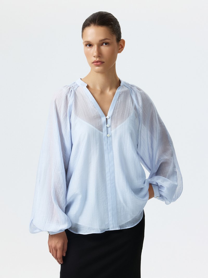 Блуза с V-вырезом