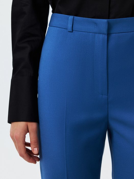 Зауженные брюки со стрелками: фото №3