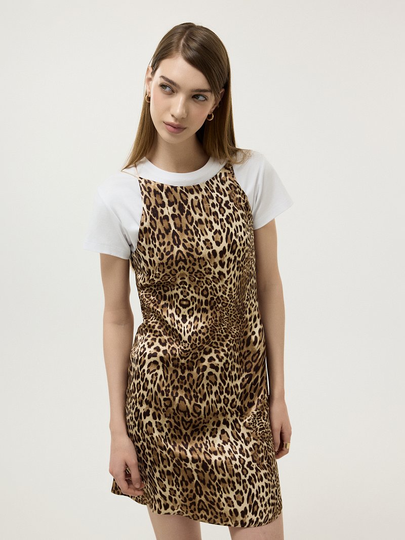 Атласное платье с открытой спиной