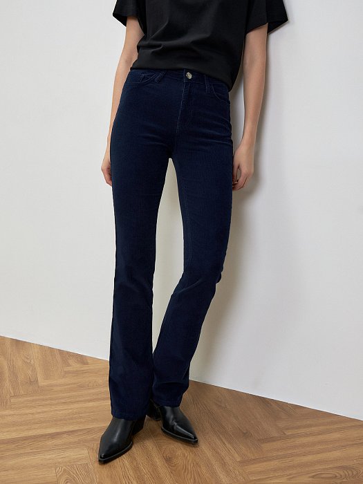 Расклешенные брюки из вельвета: фото №3