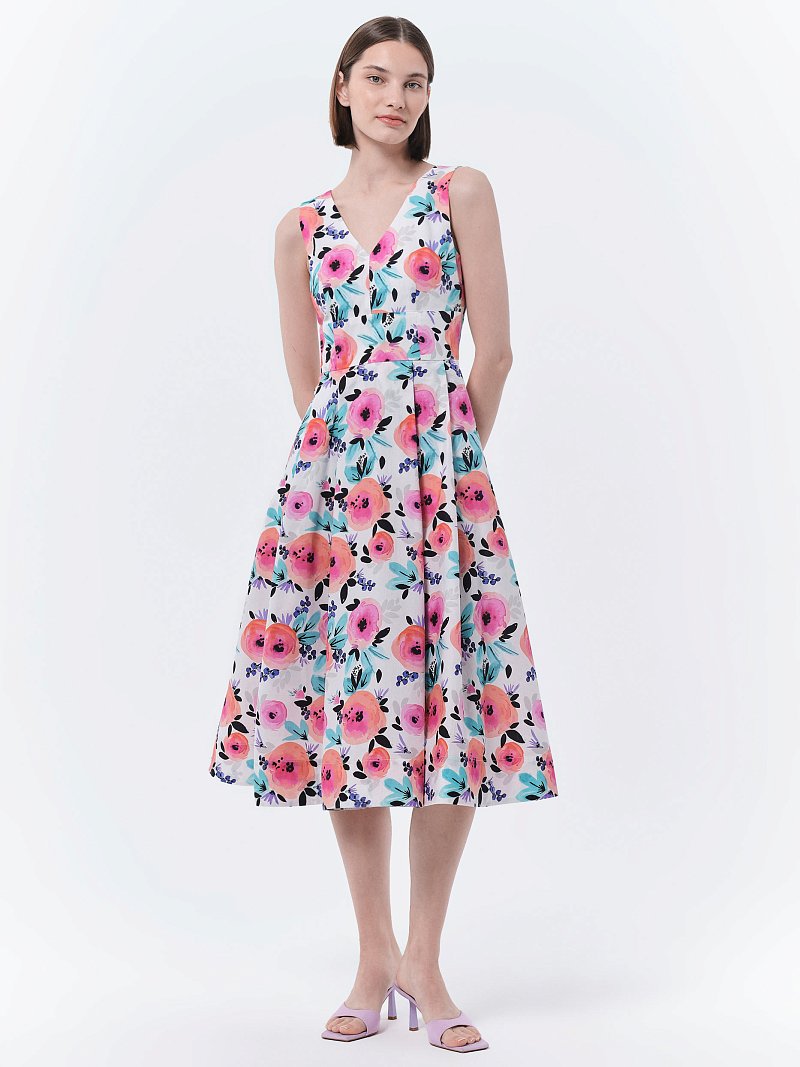 Платье приталенное с V-вырезом