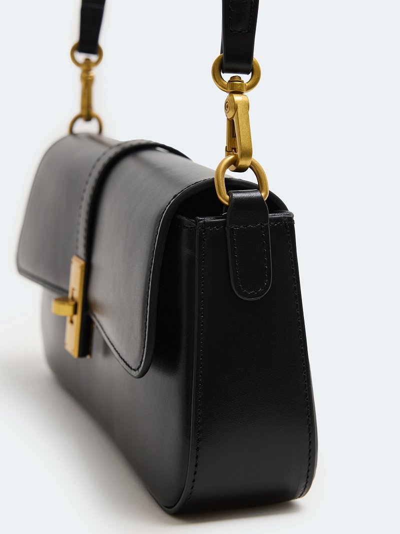 Сумка-багет из натуральной кожи