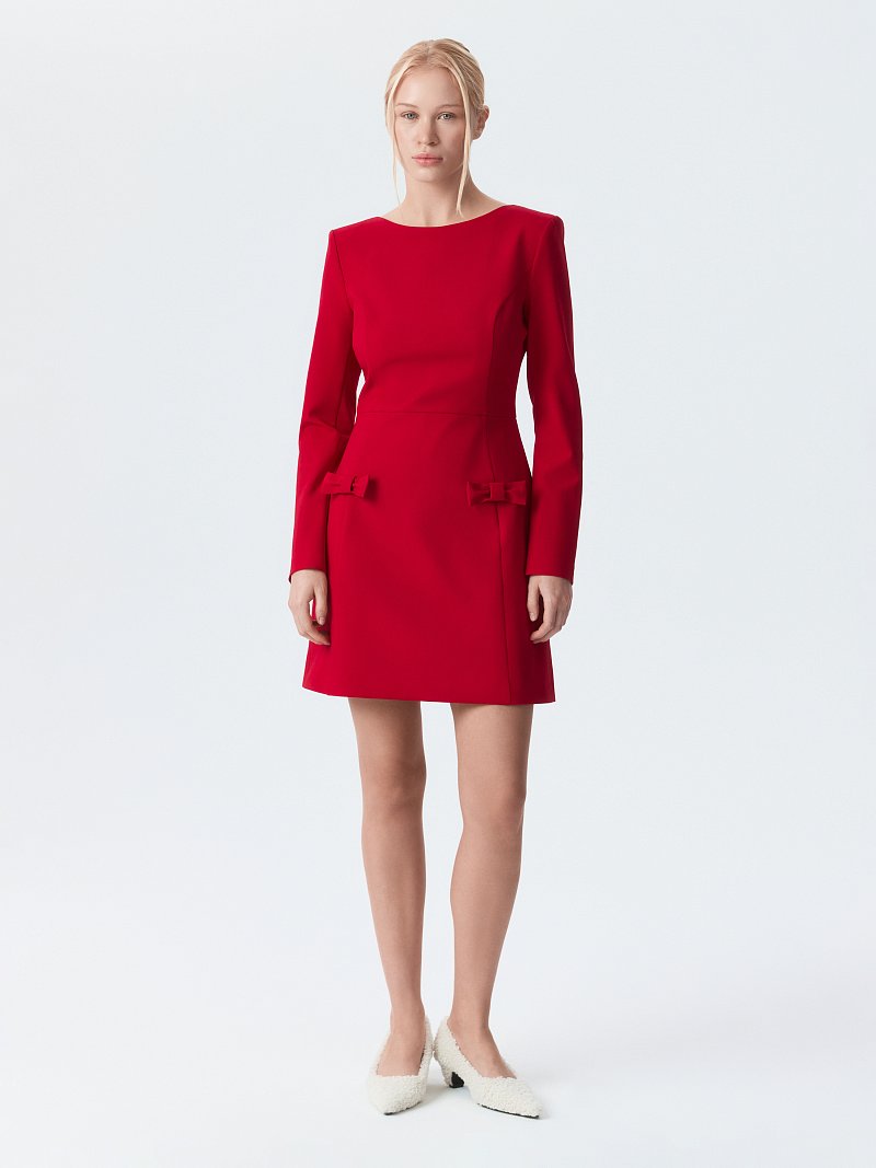 Классическое приталенное платье