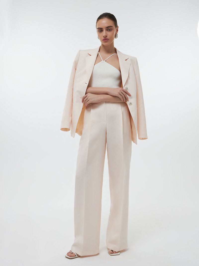 Приталенный жакет со льном