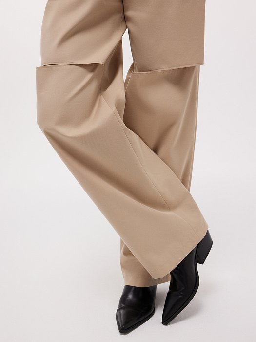 Брюки с разрезами на коленях: фото №3