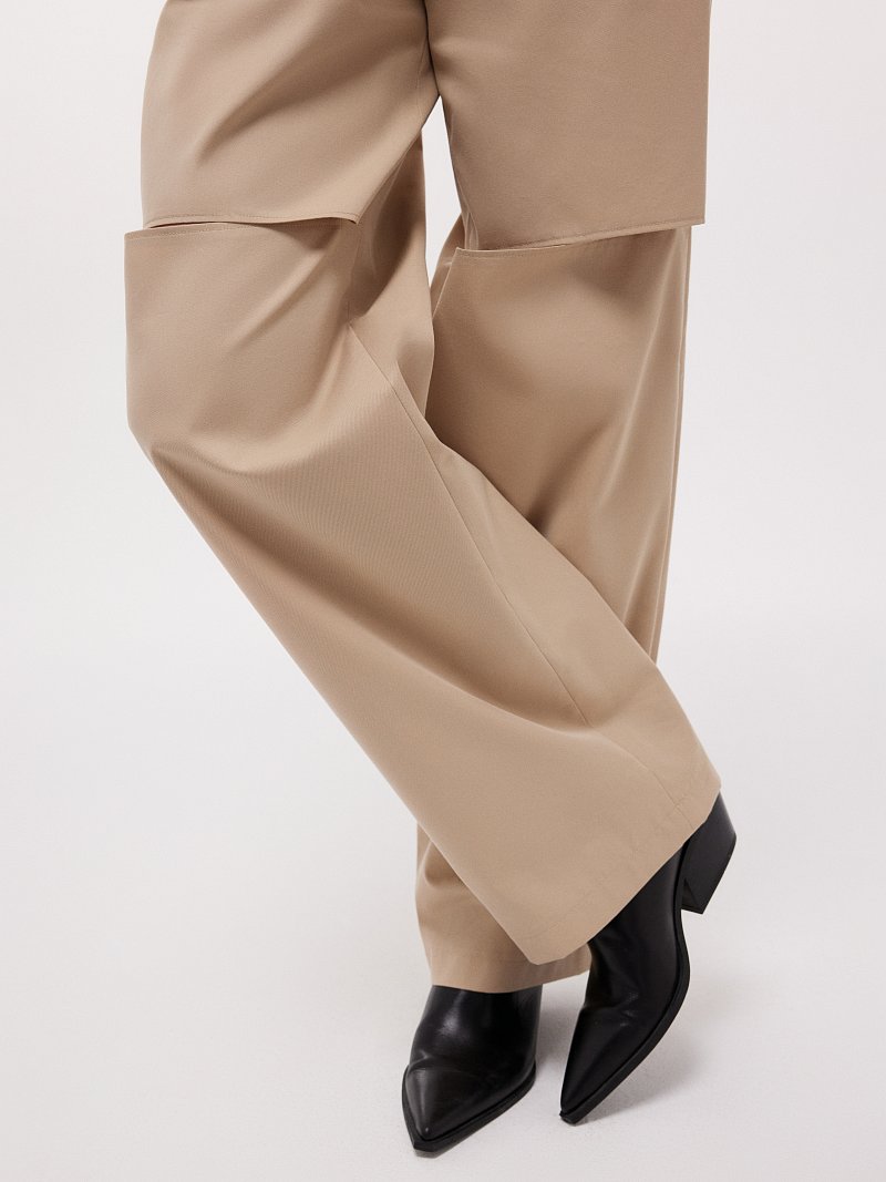 Брюки с разрезами на коленях