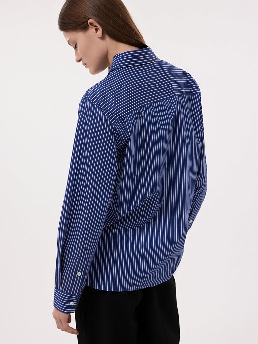 Прямая рубашка в узкую полоску: фото №4