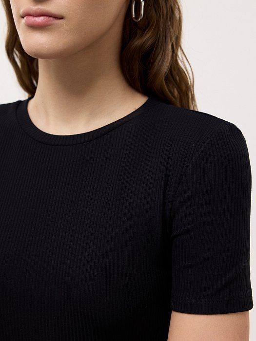 Укороченная футболка в рубчик: фото №3