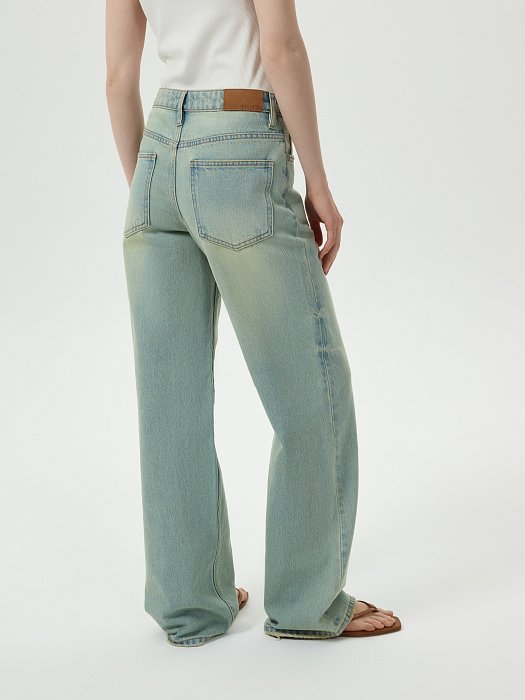 Светлые джинсы с потертостями: фото №5