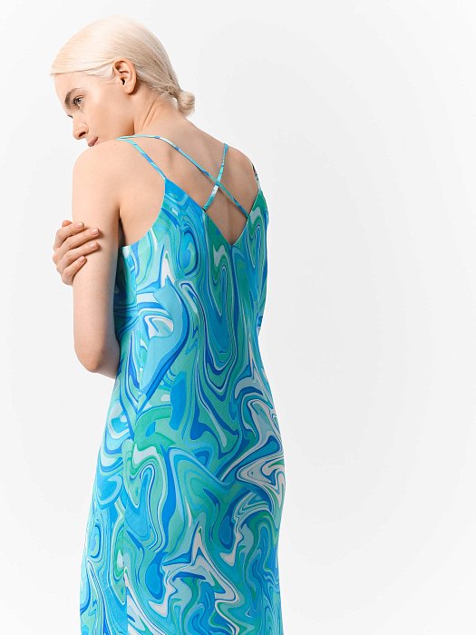 Атласное платье на бретелях: фото №5