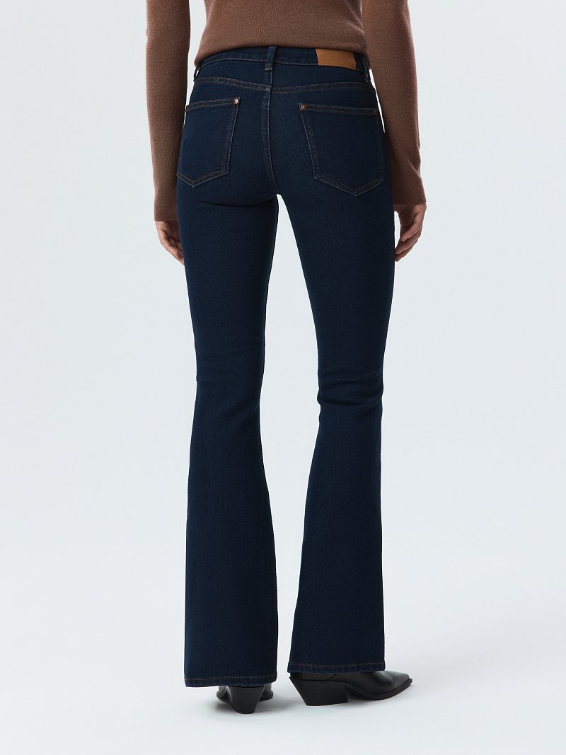 Джинсы-клеш с низкой посадкой