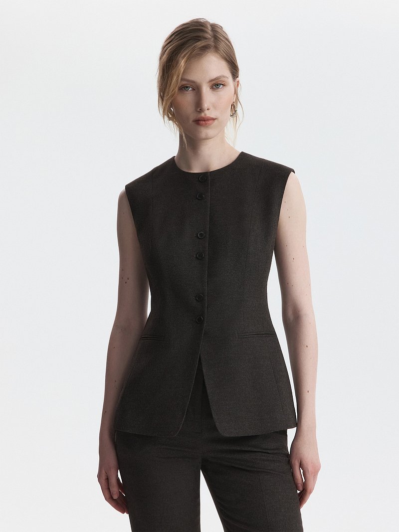 Приталенный костюмный жилет (Р158)