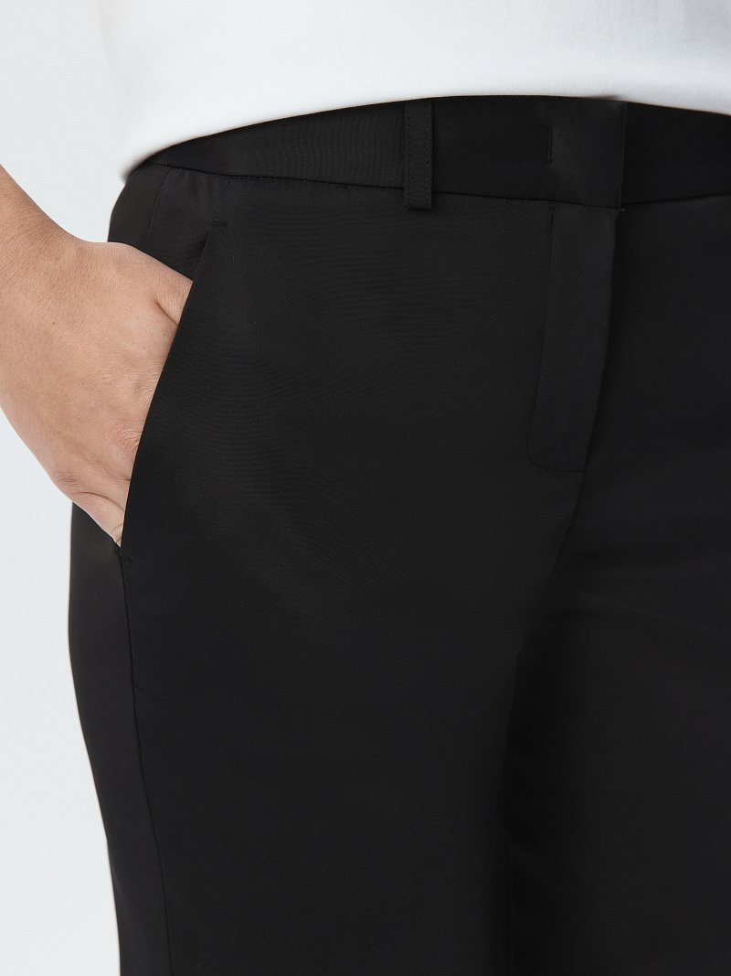 Зауженные брюки со стрелками