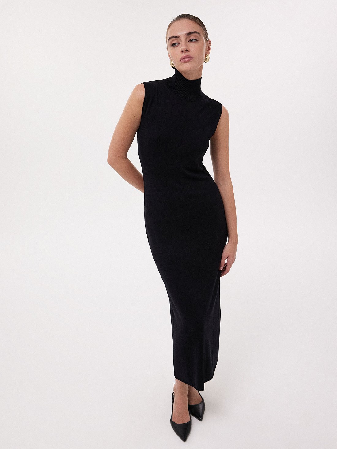 Трикотажное платье со стойкой: фото №1