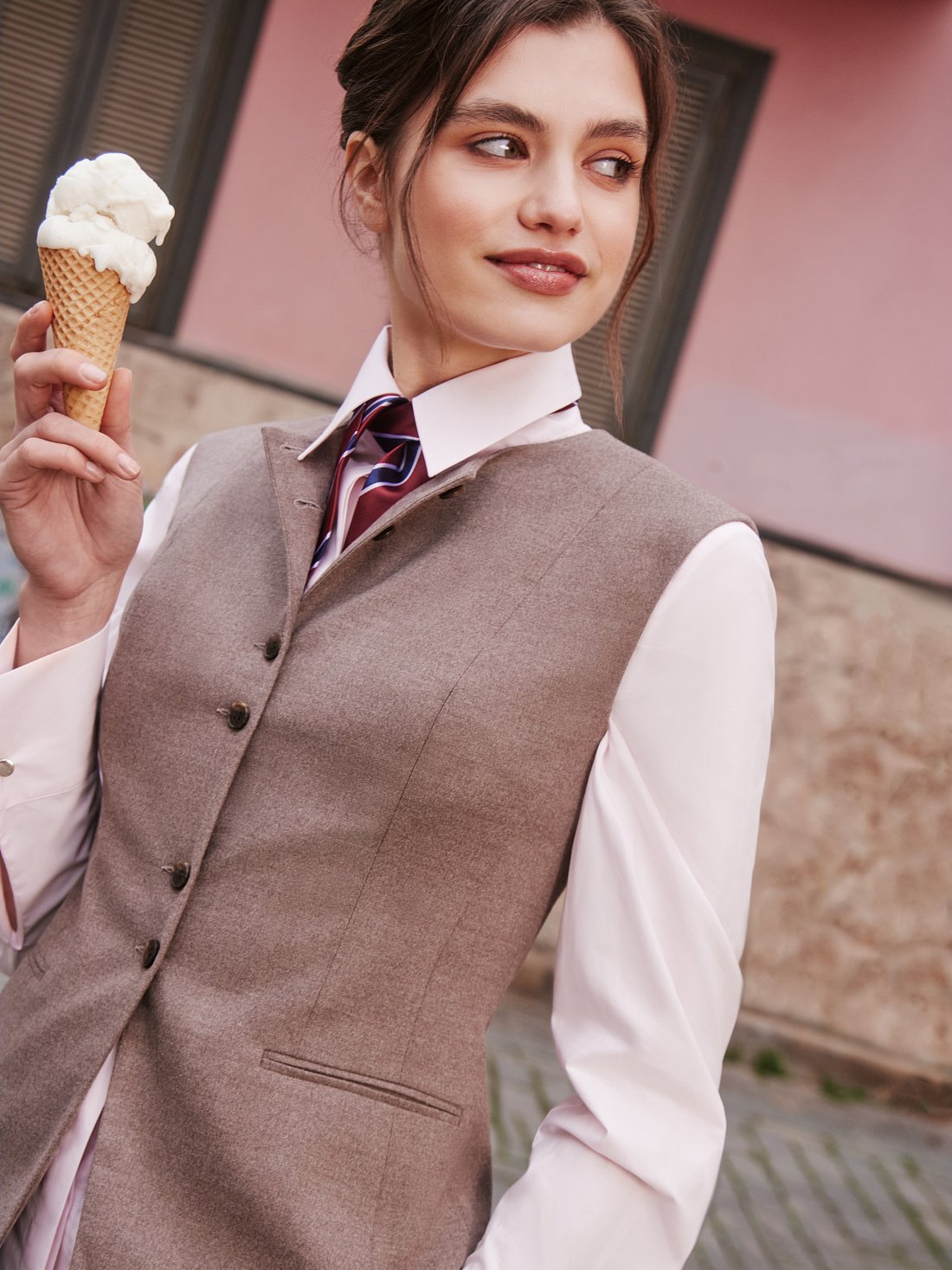 Приталенный костюмный жилет: фото №1