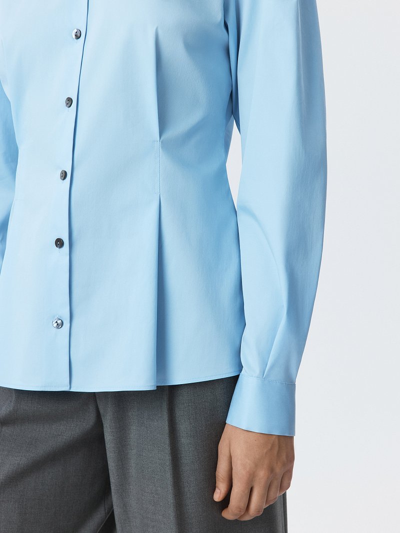 Приталенная блуза с защипами