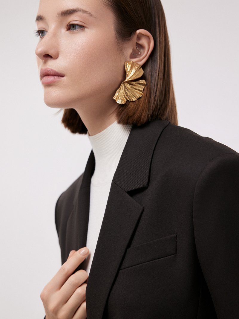 Укороченный жакет на пуговице