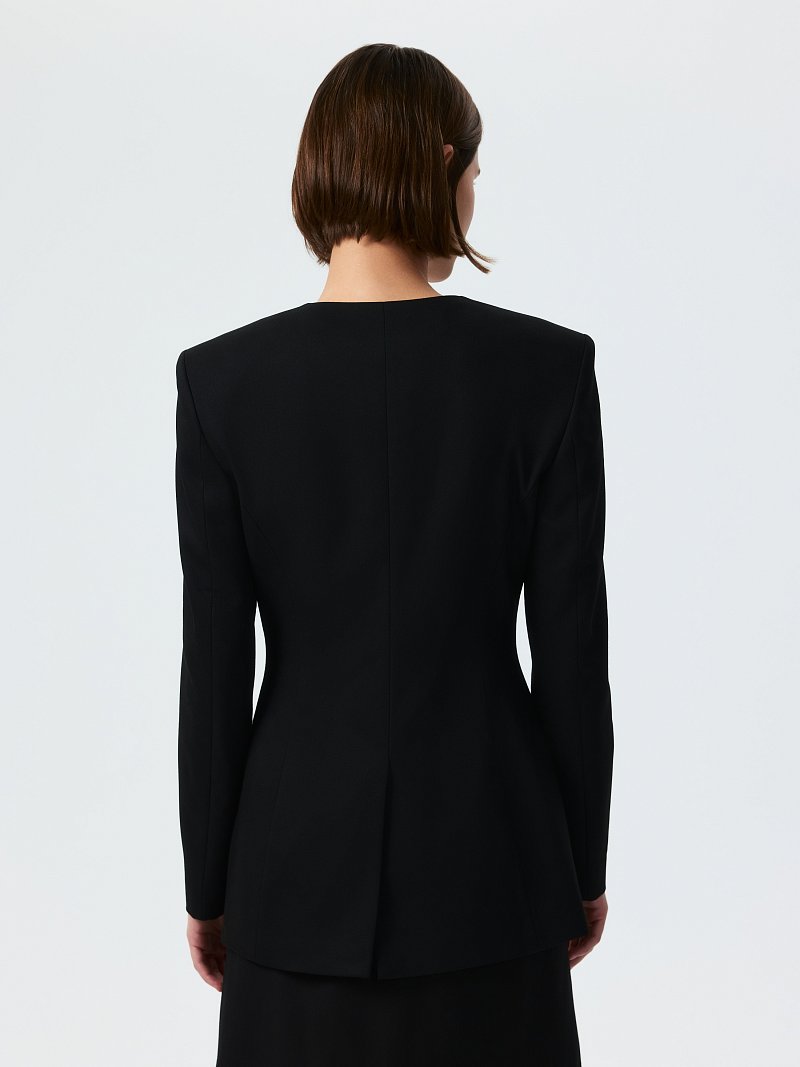 Приталенный жакет без лацканов