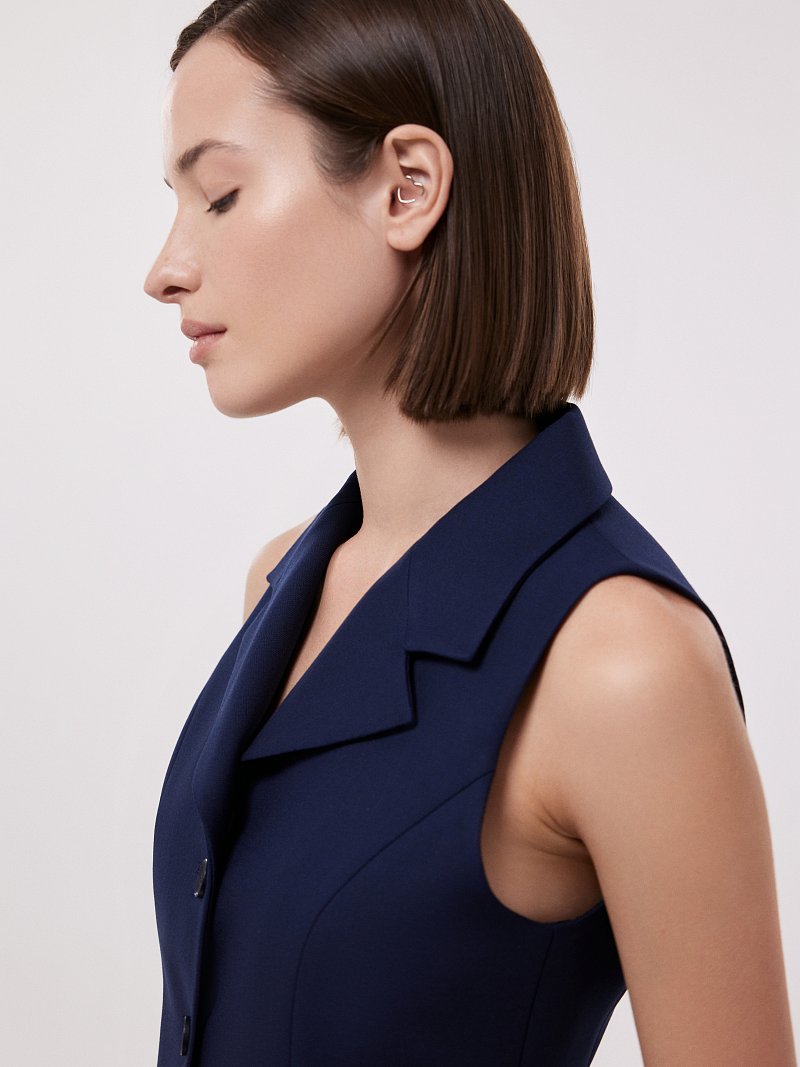 Костюмный жилет с лацканами