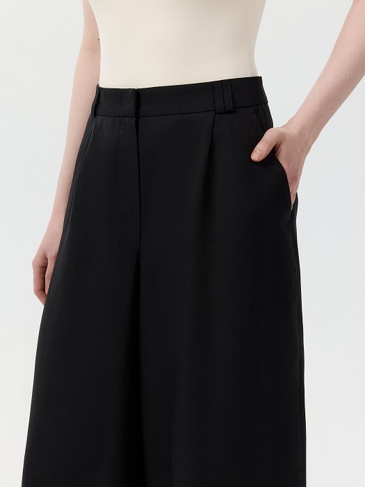 Льняные брюки с защипами: фото №3