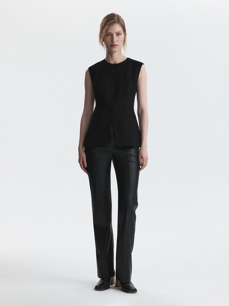 Приталенный костюмный жилет