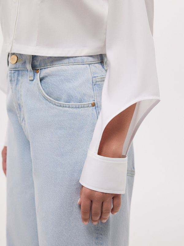 Укороченная рубашка с вырезами