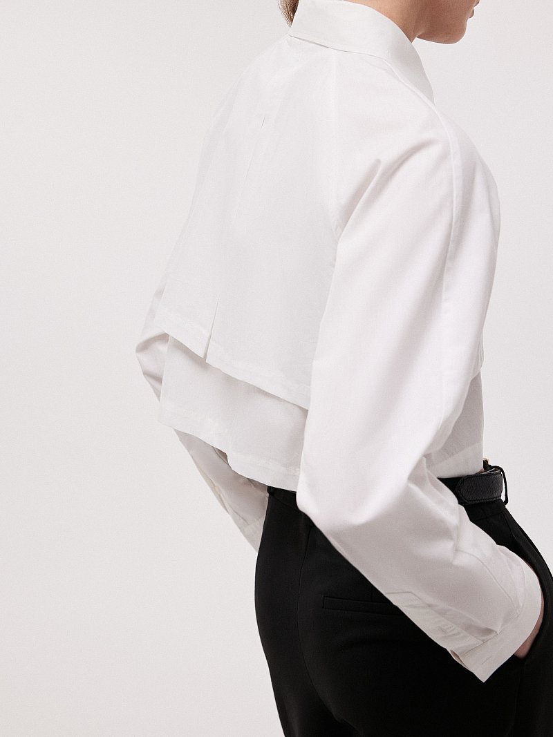 Укороченная рубашка с отлетными деталями