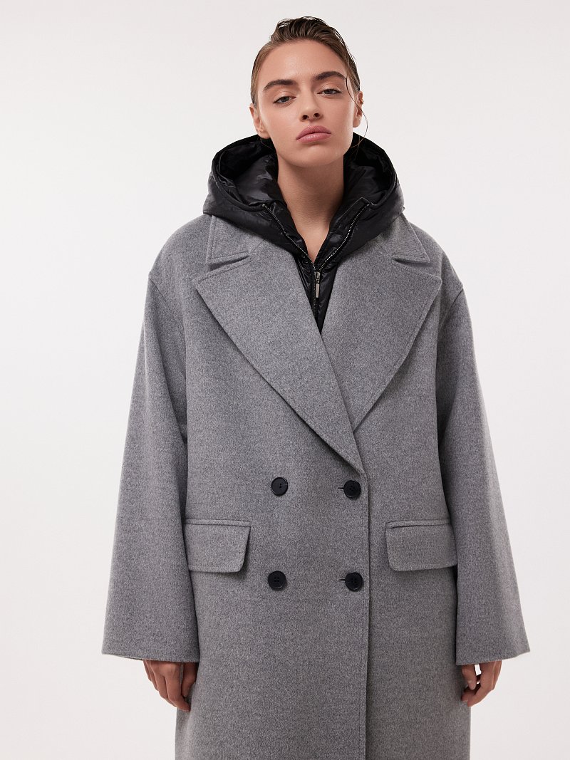 Утепленное пальто со съемным капюшоном