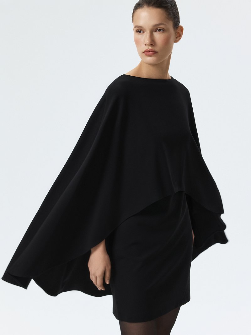 Трикотажное платье-мини с пончо