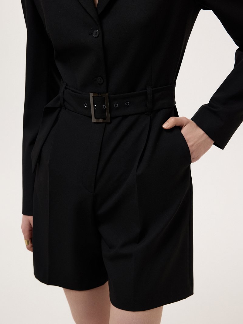 Комбинезон с разрезами на плечах