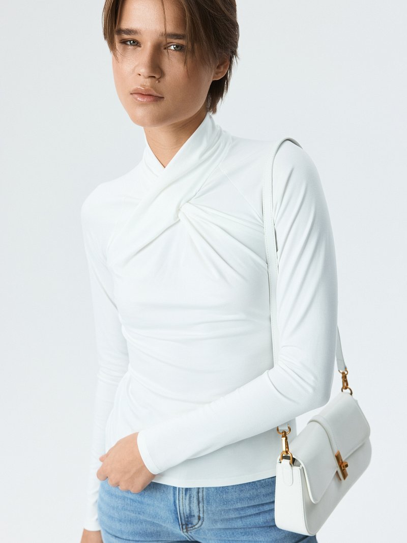 Лонгслив с горловиной на запах