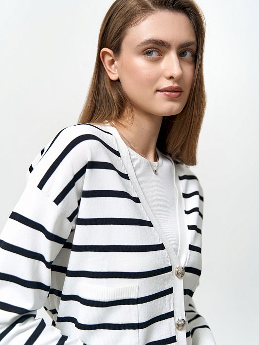 Укороченный кардиган в полоску: фото №5