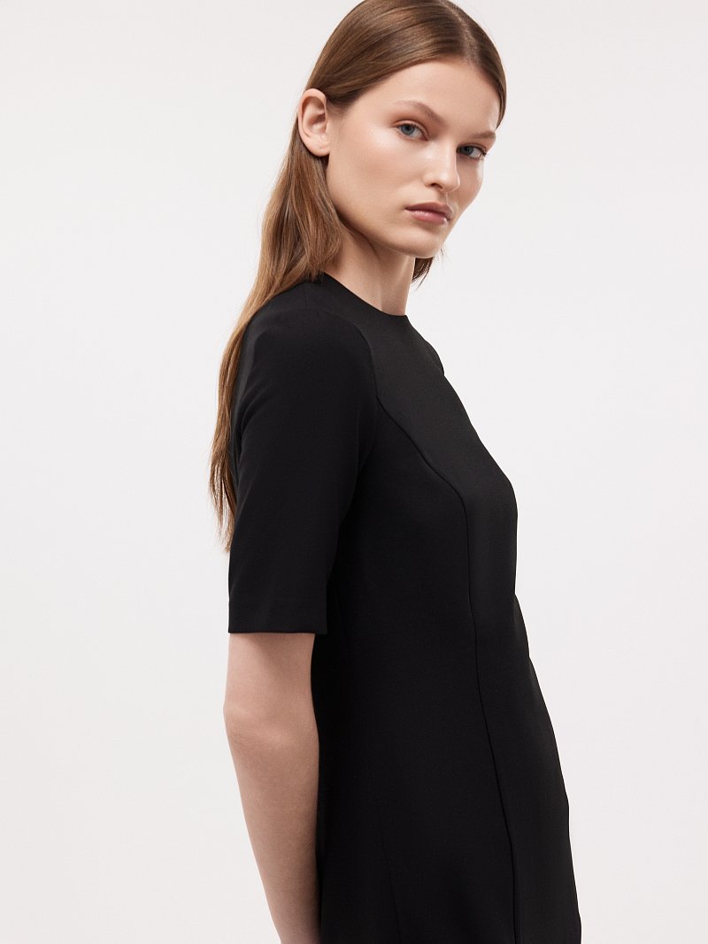 Платье со съемным воротником