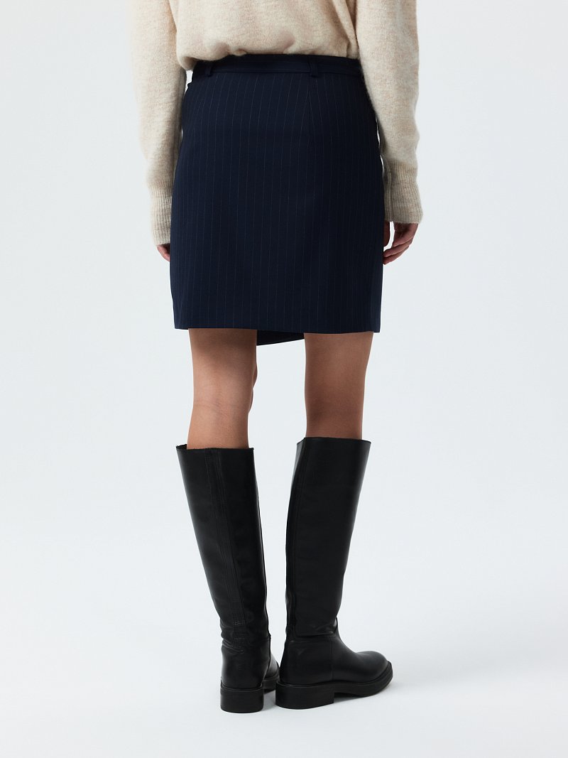 Полосатая мини-юбка на запах