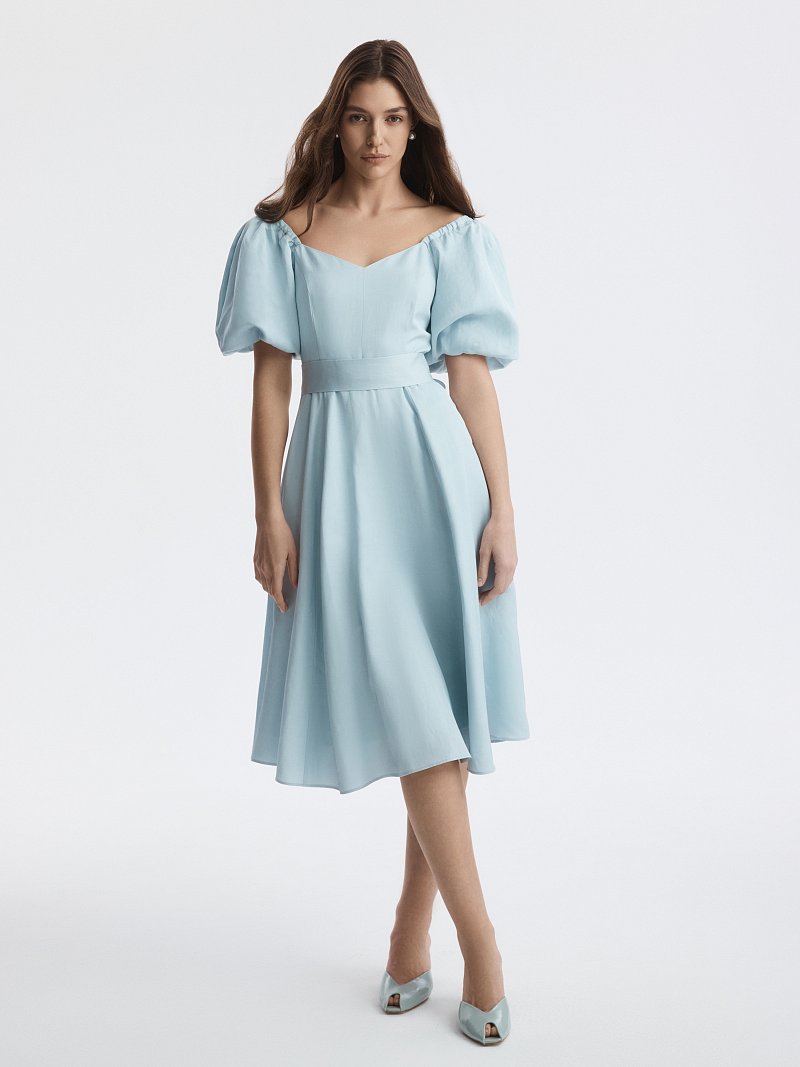 Расклешенное платье со льном