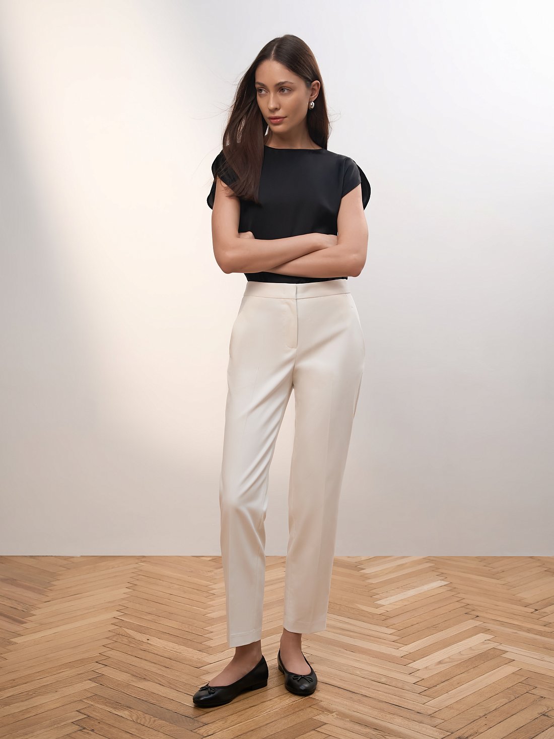 Зауженные брюки со стрелками: фото №1