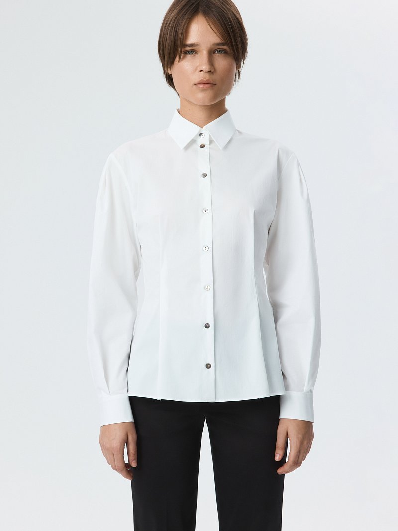 Приталенная блуза с защипами