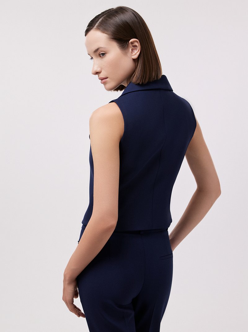 Костюмный жилет с лацканами