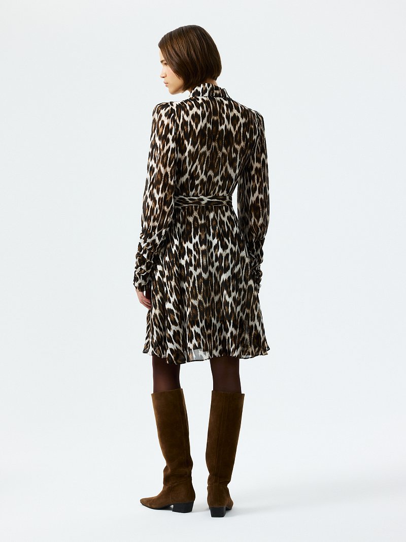 Платье на запах с леопардовым принтом
