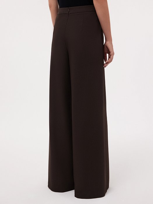 Широкие брюки с декоративными пуговицами: фото №4